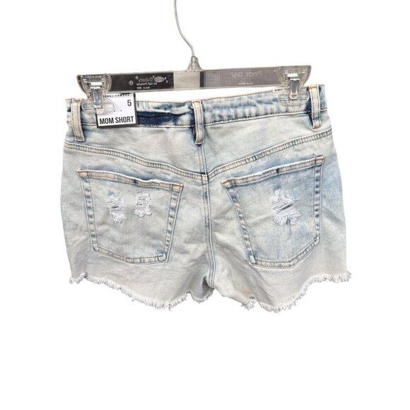 Almost Famous Womens Distressed Denim Mom Shorts Size 5 Light Wash - Picture 2 of 4